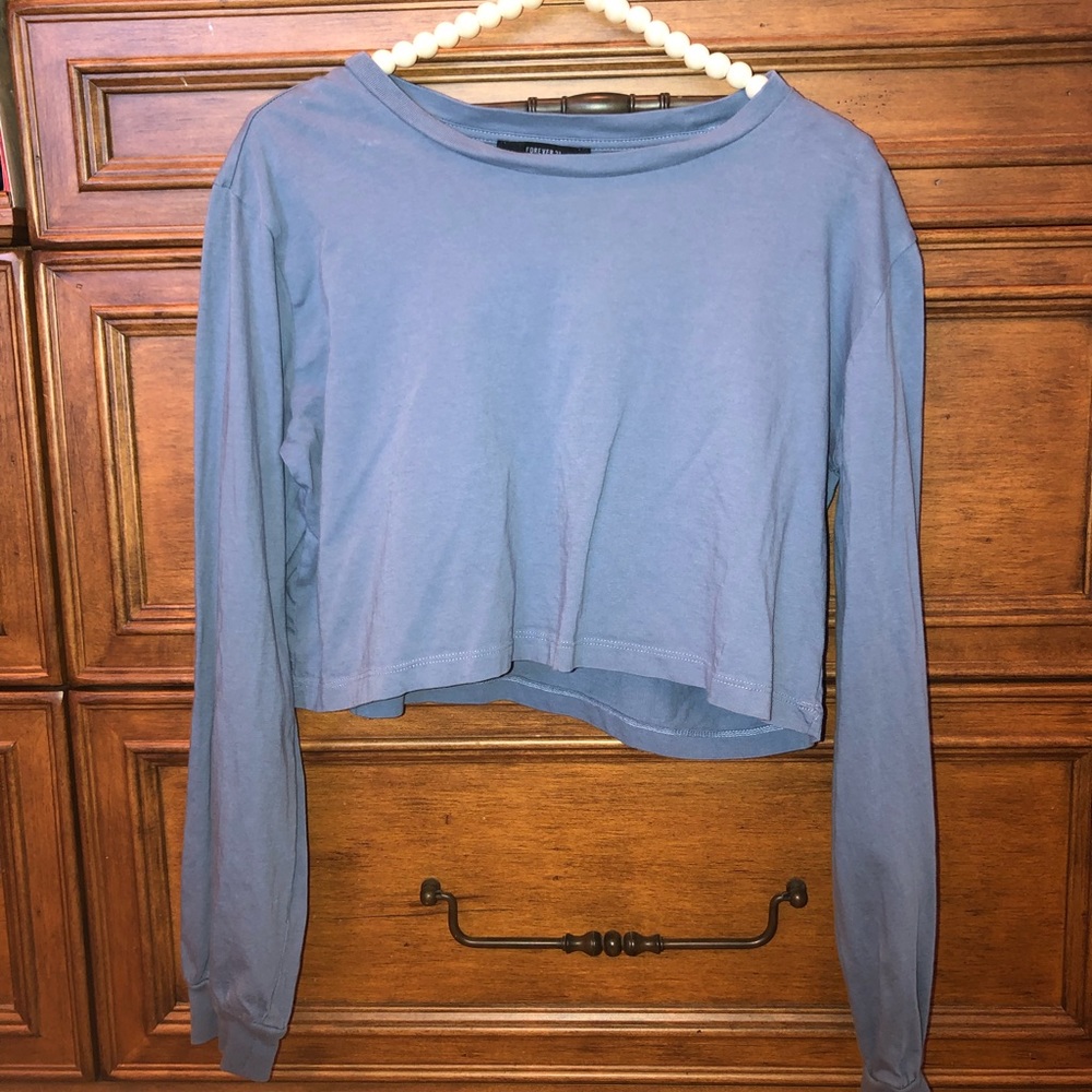 FOREVER 21| 🦋 long sleeve crop top